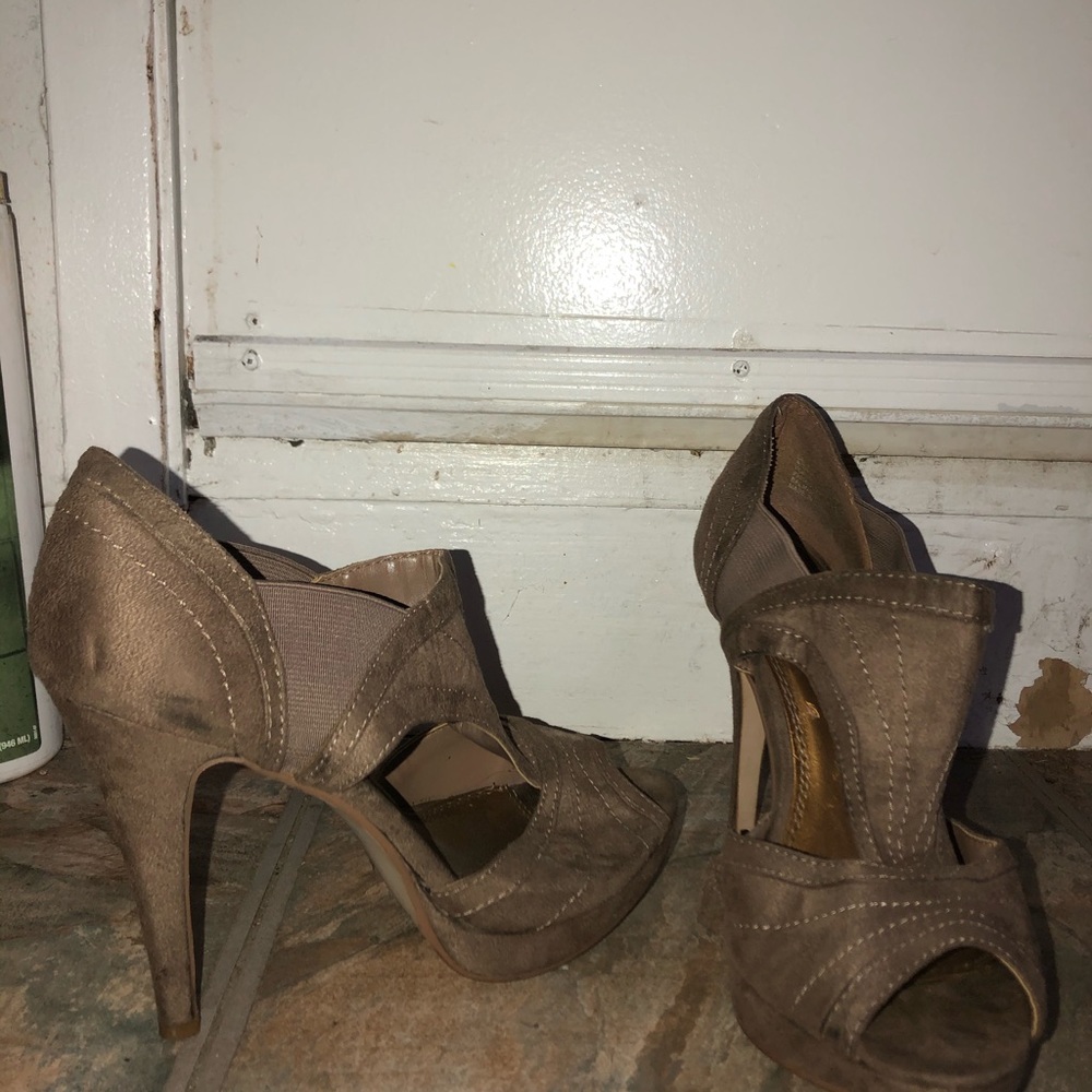 Heels - Picture 2 of 2